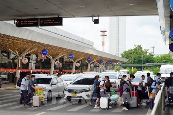 Tìm “lối ra” khu vực sân bay Tân Sơn Nhất – Bài 1: Ùn từ trong ra ngoài