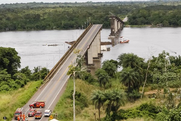 Sập cầu ở Brazil, nhiều người thương vong và mất tích