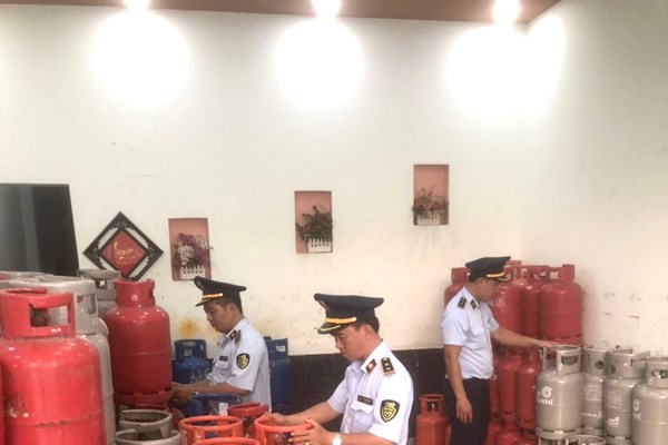Phát hiện cửa hàng kinh doanh khí mỏ hóa lỏng sử dụng giấy chứng nhận hết hiệu lực