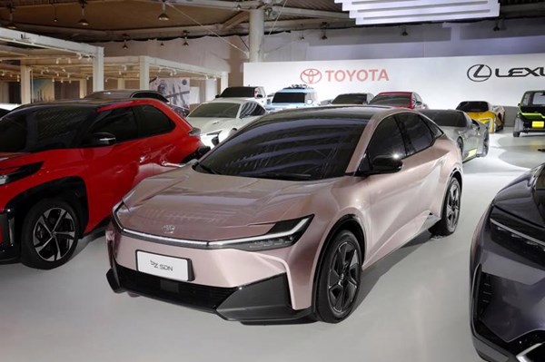 Toyota và Honda cùng ngày ra mắt xe điện giá "mềm" tại Trung Quốc