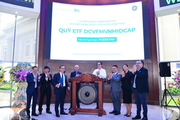 Niêm yết và chính thức giao dịch chứng chỉ Quỹ ETF DCVFMVNMIDCAP