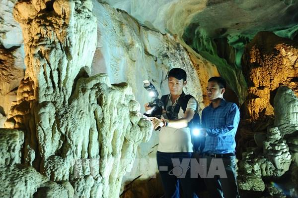 Khám phá Động Trung Trang ở Vườn Quốc gia Cát Bà