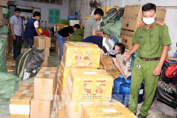 Phát hiện vụ pha chế, đóng gói thuốc nuôi trồng thủy sản giả số lượng lớn