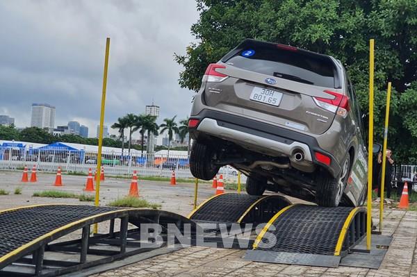 Phấn khích nhân đôi với siêu trình diễn ô tô mạo hiểm và trải nghiệm xe Subaru ở Hà Nội