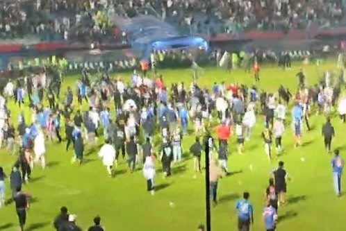 127 cổ động viên thiệt mạng trong một trận đấu bóng đá ở Indonesia