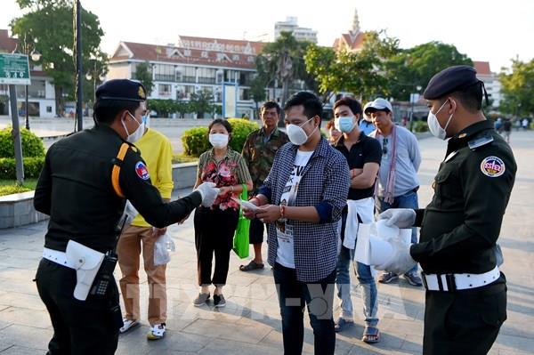 Campuchia dỡ bỏ một số biện pháp phòng chống dịch COVID-19 đối với người nhập cảnh