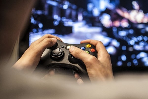 Pháp luật có cho phép nạp tiền mua vật phẩm trong game online?