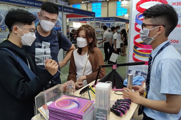 Hơn 100 doanh nghiệp tham gia triển lãm ngành khai khoáng