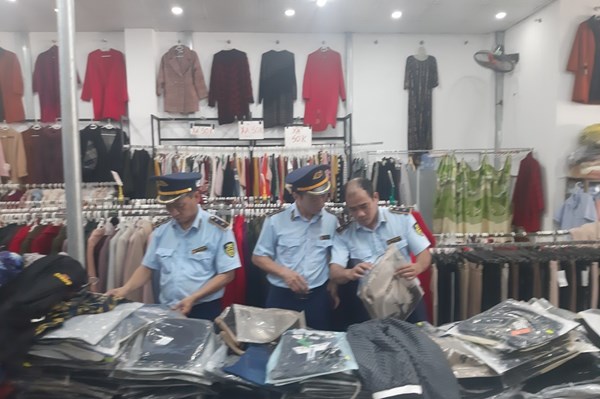 Xử phạt bán hàng hóa giả mạo nhãn hiệu trên nền tảng thương mại điện tử