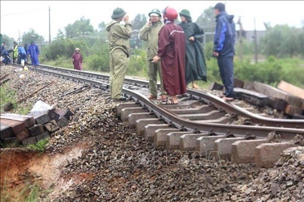 Khắc phục hậu quả bão số 4 với tuyến đường sắt Bắc - Nam