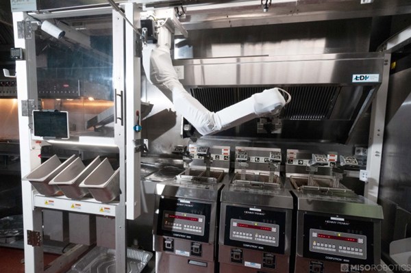 Robot dần thay thế nhân viên phục vụ đồ ăn nhanh tại nhiều chuỗi nhà hàng ở Mỹ