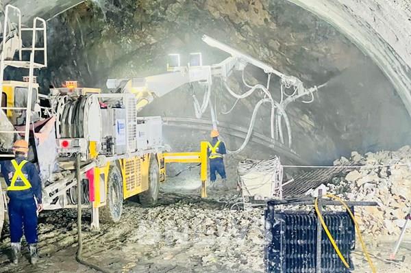 Bộ Giao thông Vận tải đề nghị VietinBank tiếp tục giải ngân cho dự án hầm Đèo Cả