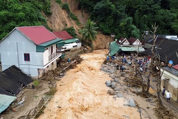 Cấp điện trở lại cho vùng lũ quét Kỳ Sơn (Nghệ An)