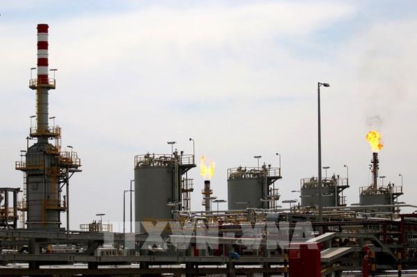 Giá dầu thế giới tăng mạnh trước động thái của OPEC+