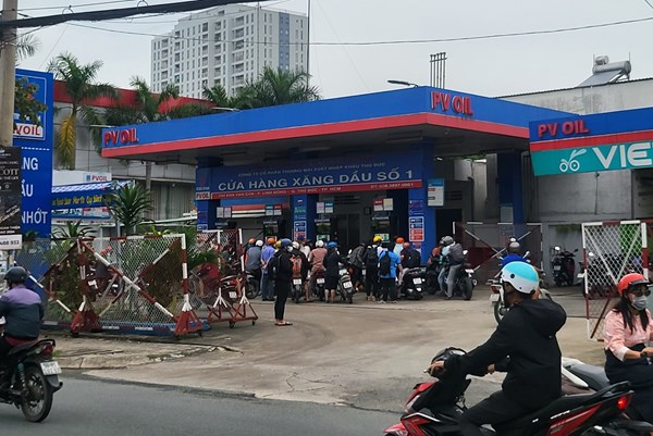 Khẩn trương khắc phục tình trạng thiếu hàng trên thị trường xăng dầu