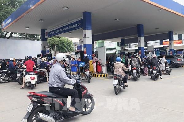 Bộ Công Thương giải đáp vì sao giá bán buôn cao hơn giá bán lẻ xăng dầu?