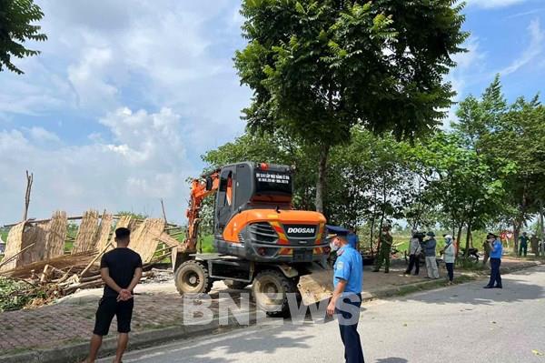 Giải tỏa vi phạm hành lang an toàn giao thông trên các tuyến đường tại Thủ đô