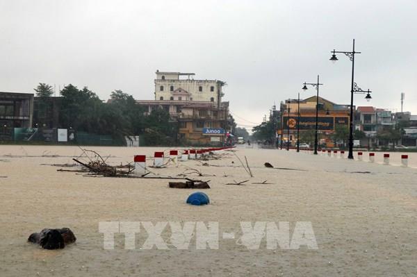 Thừa Thiên – Huế: Xuất hiện lũ quét, đóng cửa hầm Hải Vân để đảm bảo an toàn