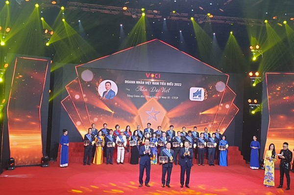 "Thủ lĩnh" May10 lọt top 60 doanh nhân tiêu biểu 2022