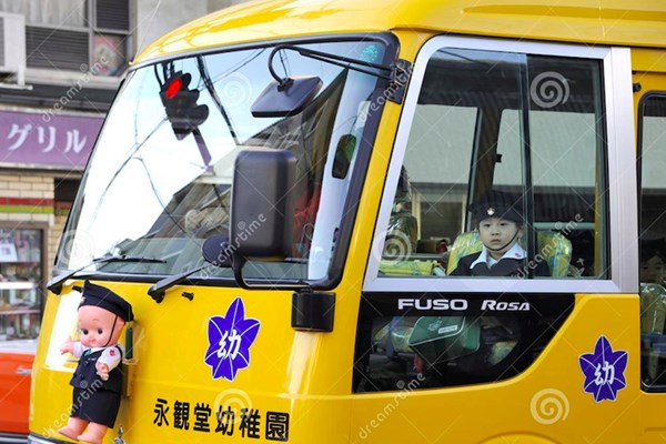 Nhật Bản ra quy định khẩn cấp để giảm sự cố bỏ quên học sinh trên xe buýt