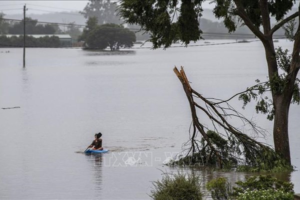 Australia phát đi hàng loạt cảnh báo sơ tán do lũ lụt nghiêm trọng