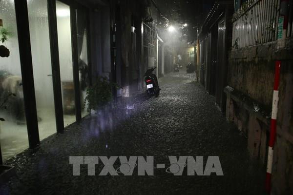 Bão số 5 gây mưa lớn, nước ngập sâu tại Đà Nẵng