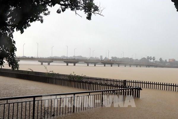 Thừa Thiên – Huế: Hàng ngàn ngôi nhà ngập sâu, giao thông bị chia cắt