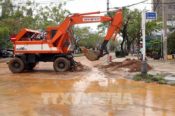 Khẩn trương khắc phục, khơi thông các tuyến giao thông sau lũ lụt