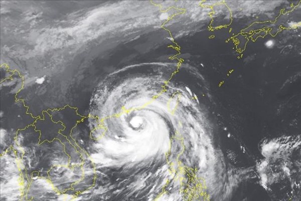 Bão Nesat đang hướng vào Biển Đông