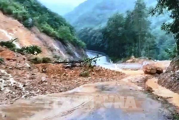 Quảng Bình: Mưa lớn gây ngập lụt, chia cắt nhiều tuyến đường, hàng trăm hộ dân bị ngập