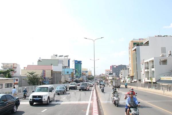 Tp. Hồ Chí Minh thông xe cầu Bưng nối quận Tân Phú và Bình Tân