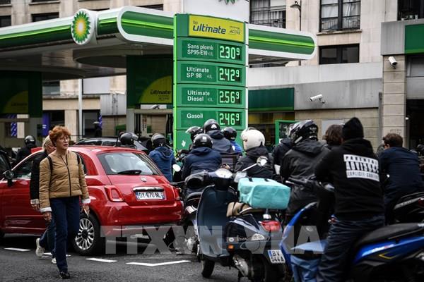 Thủ tướng Pháp cảnh báo tiếp tục áp dụng quyền hạn khẩn cấp để ngừng đình công