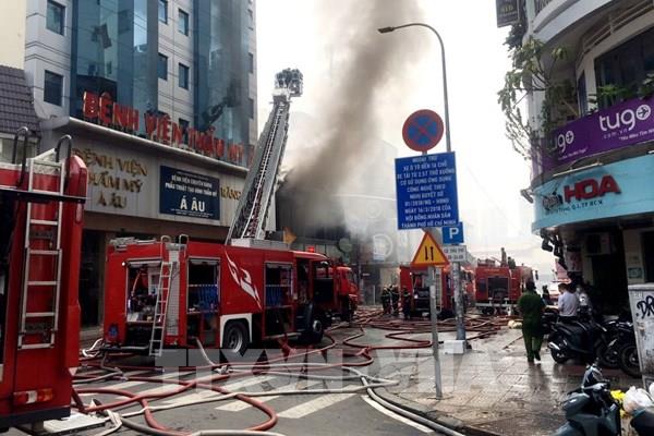 Tp. Hồ Chí Minh: Cháy lớn tại quán bar gần chợ Bến Thành
