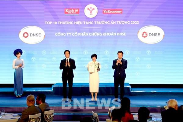 Chứng khoán DNSE được vinh danh Top 10 thương hiệu tăng trưởng ấn tượng 2022