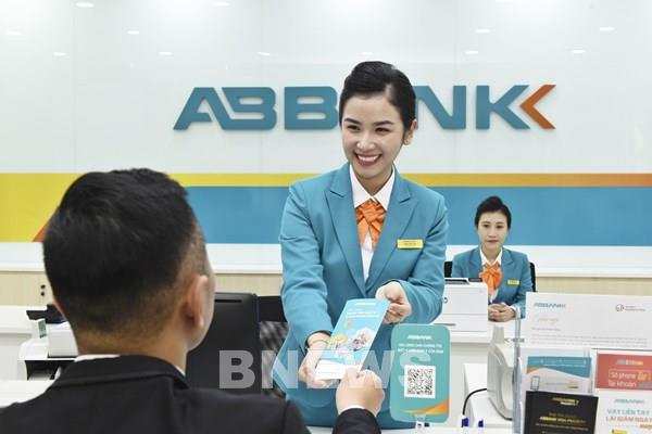 Người vay mua nhà "dài cổ" ngóng giảm lãi suất