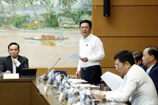 Bộ trưởng Nguyễn Hồng Diên lý giải việc không thiếu cung xăng dầu nhưng khó bán ra thị trường