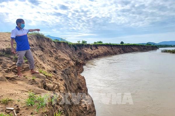 Sông Ba bị sạt lở ảnh hưởng cuộc sống người dân