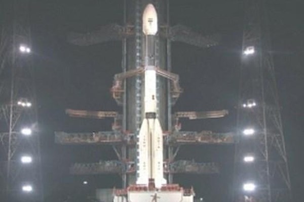 Ấn Độ phóng thành công 36 vệ tinh lên vũ trụ bằng tên lửa hạng nặng LVM3