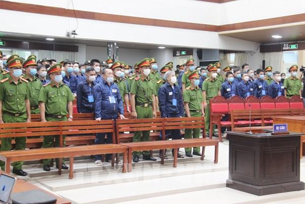 Vụ buôn lậu xăng dầu ở Đồng Nai: Đối tượng cầm đầu bật khóc tại tòa vì kéo con trai vào vòng lao lý