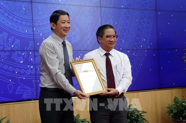 Cần Thơ trao giấy chứng nhận đầu tư dự án Khu công nghiệp Vĩnh Thạnh