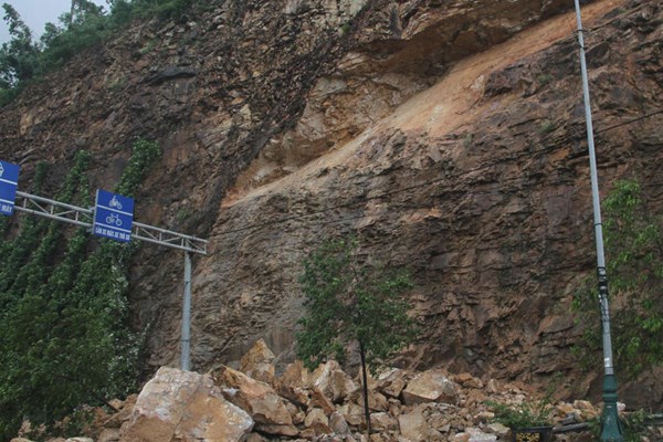 Bình Định đầu tư 65 tỷ đồng khắc phục điểm sạt lở núi Bà Hỏa