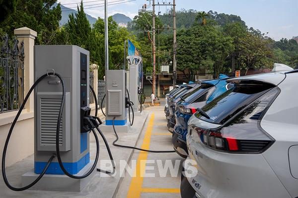 Yếu tố nào tác động tới chuyển đổi sang xe điện?