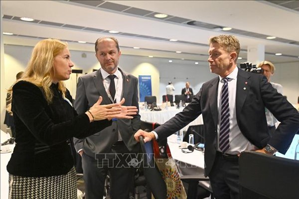 EU đề xuất cải cách thị trường điện nhằm bình ổn giá
