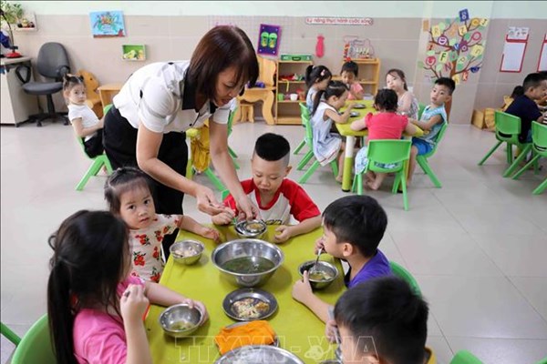 Giáo viên mầm non trăn trở về tiền lương, phụ cấp và tuổi nghỉ hưu