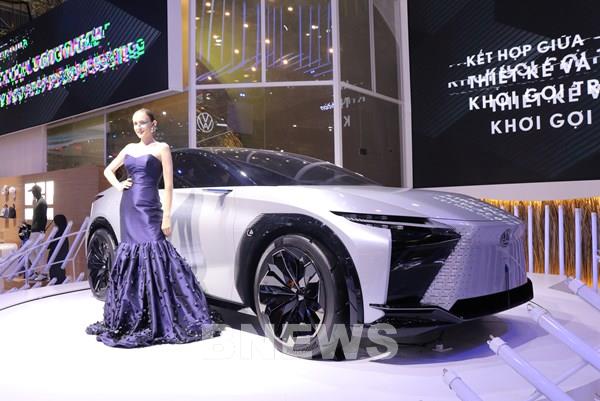 Lexus Việt Nam lần đầu tiên giới thiệu mẫu xe ý tưởng LF-Z cùng sản phẩm Hybrid