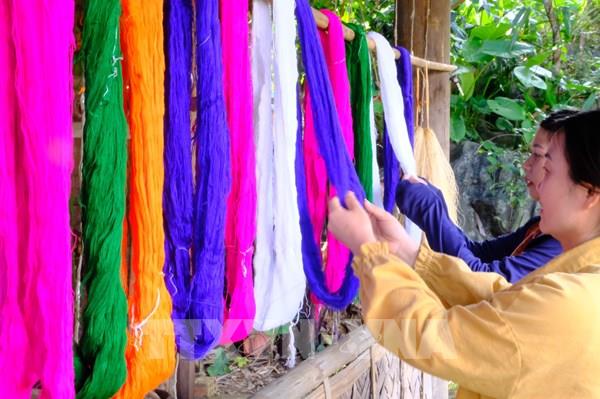 Xây dựng chuỗi giá trị cho sản phẩm thổ cẩm