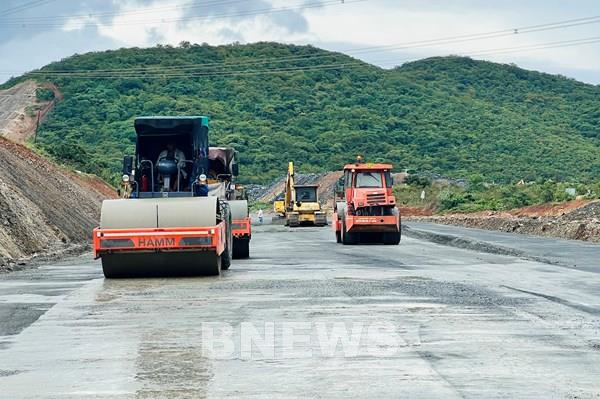 Kiểm tra thi công tuyến cao tốc Bắc - Nam qua tỉnh Bình Thuận