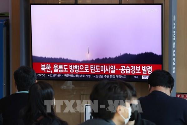 Hàn Quốc: Triều Tiên phóng ít nhất 10 tên lửa