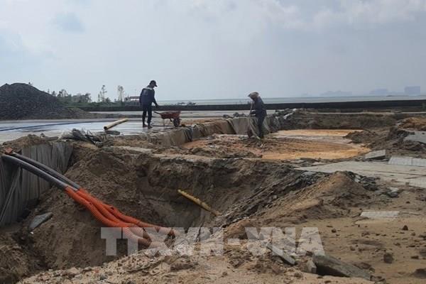 Gấp rút khắc phục tuyến đường sạt lở lên bán đảo Sơn Trà, Đà Nẵng