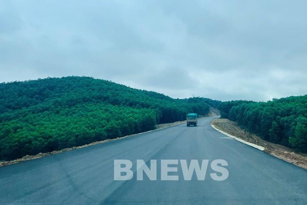 Hạn chế xe khách trên 30 chỗ, xe tải nặng vào cao tốc Cam Lộ-La Sơn